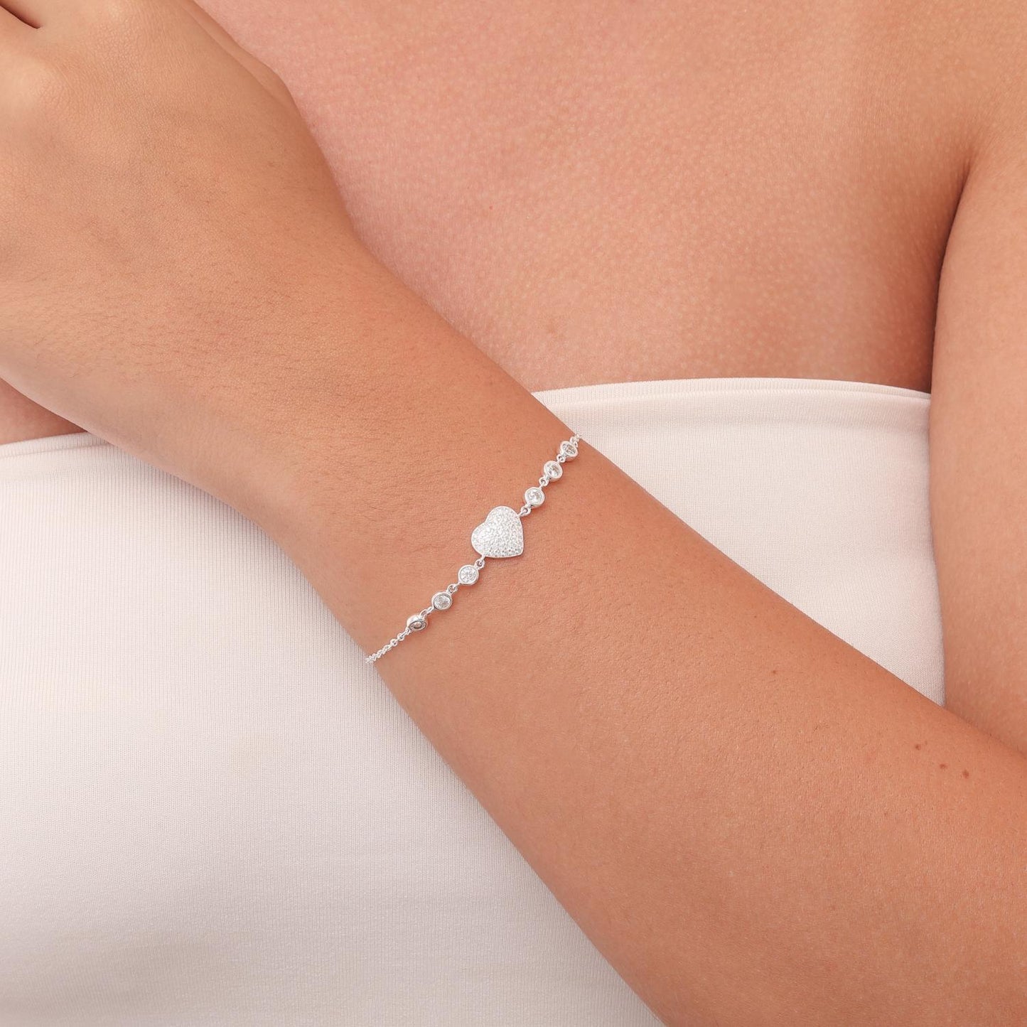 Pulseira de Coração Cravejado com Ponto de luz